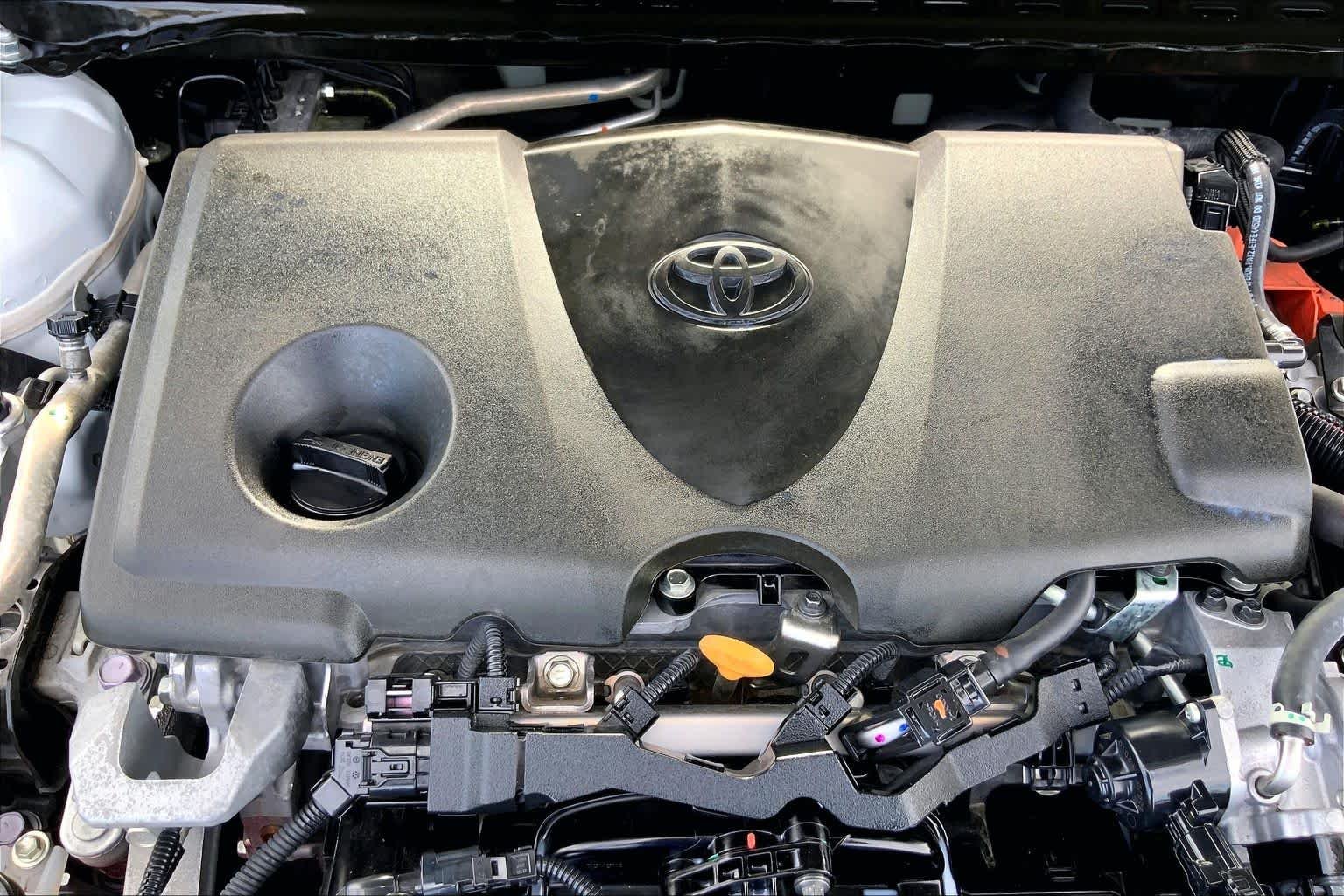 Used 2025 Wind Chill Pearl Toyota XLE image 32