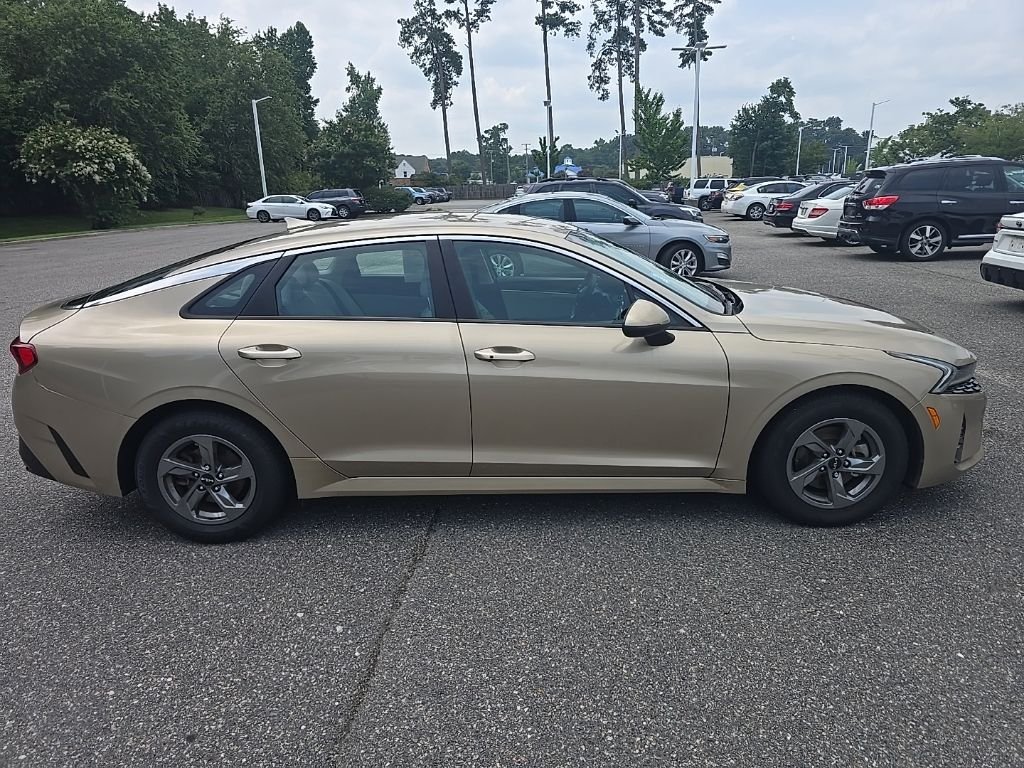 Used 2022 Beige Kia LXS image 4