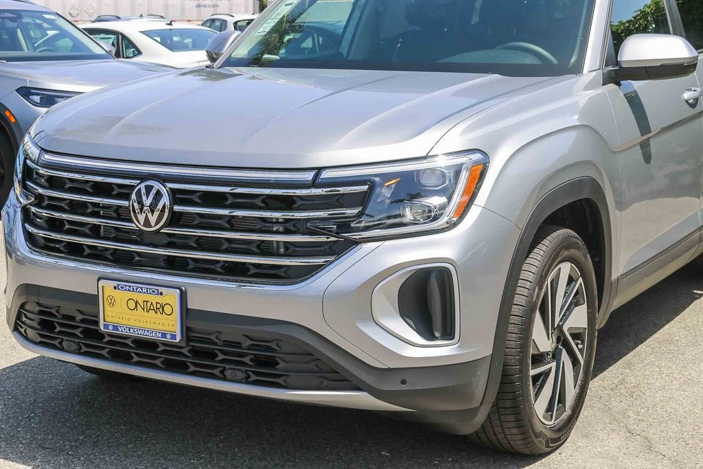 New 2026 Silver Volkswagen 2.0T SE w/Technology image 4