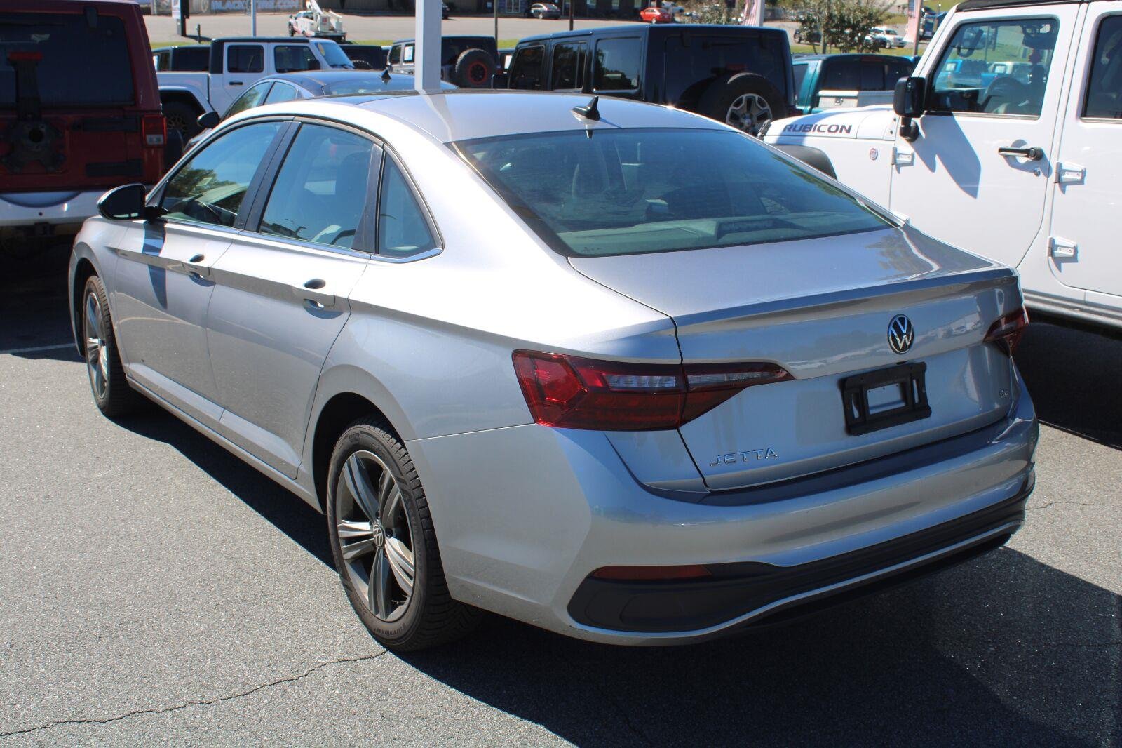 Used 2024  Volkswagen SE image 7