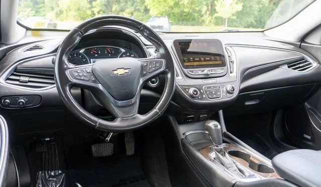 Used 2018 White Chevrolet Premier image 14