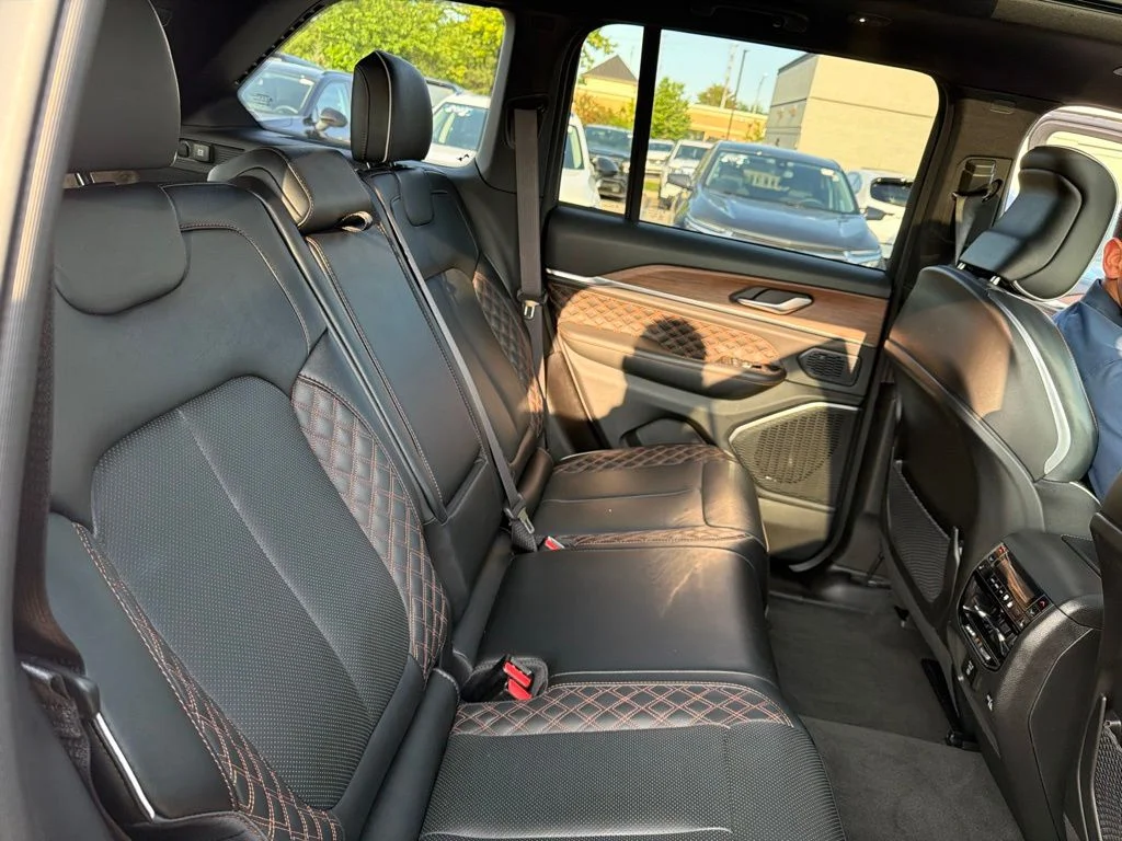 Used 2024 Silver Jeep Summit image 24