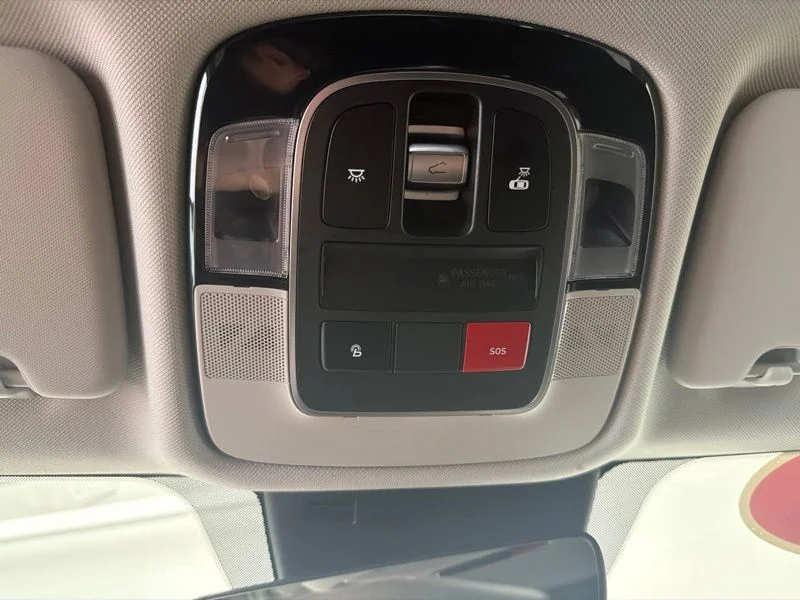 Used 2022 Black Hyundai SEL Convenience image 29