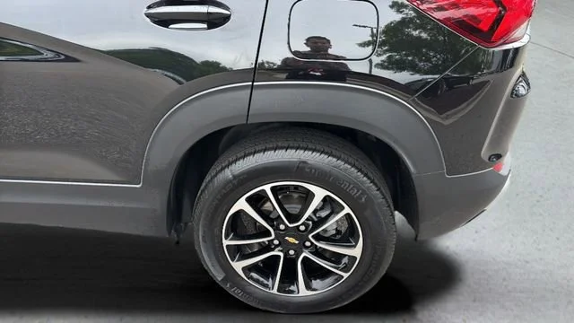 Used 2025 Mosaic Black Metallic Chevrolet LT image 33