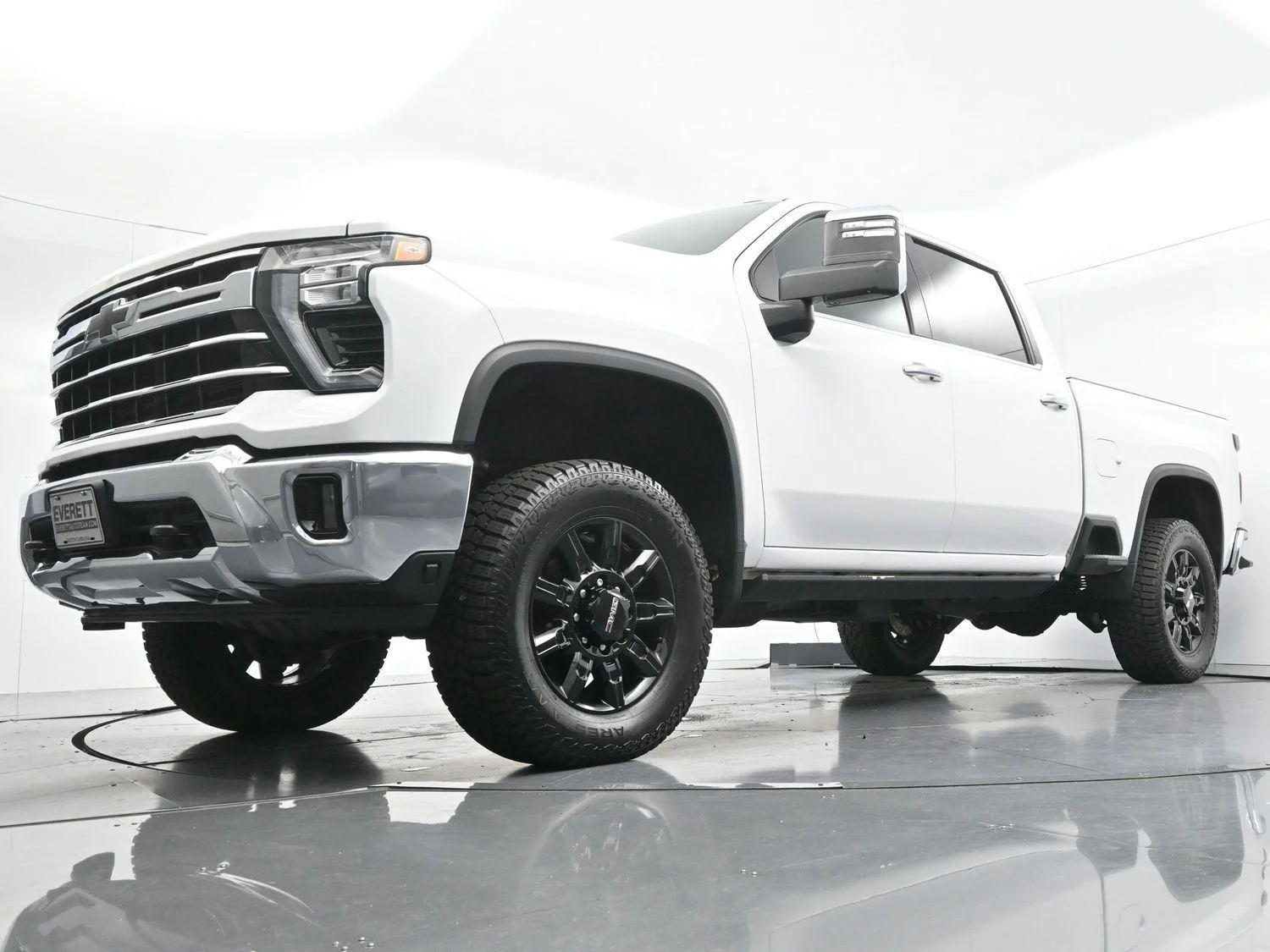 Used 2024 Summit White Chevrolet LTZ image 44