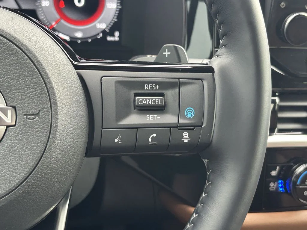 Used 2025 Red Nissan Platinum image 31