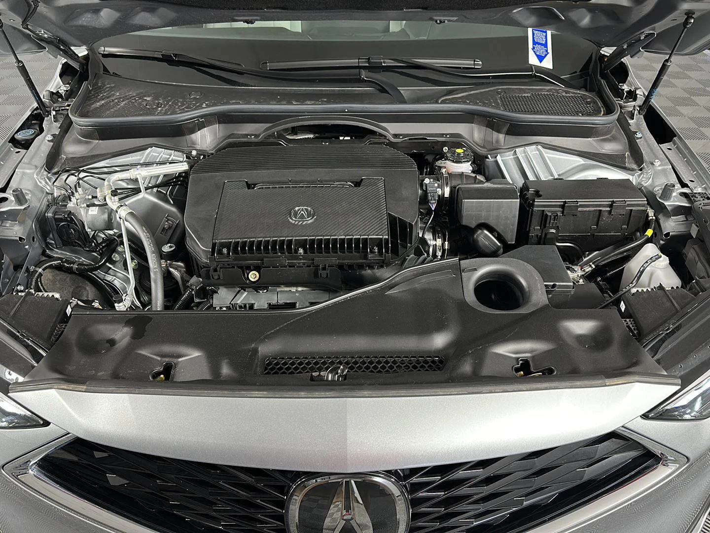 Used 2026 Solar Silver Metallic Acura SH-AWD w/Tech image 2
