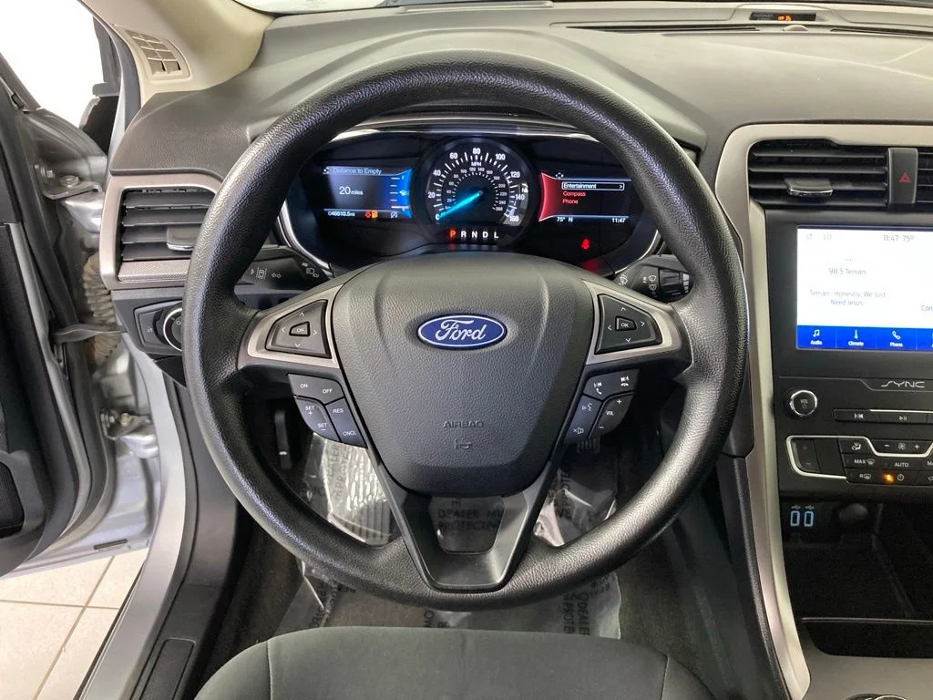 Used 2020 Silver Ford SE image 9
