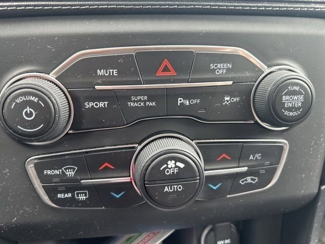Used 2020 Octane Red Pearlcoat Dodge SXT image 20