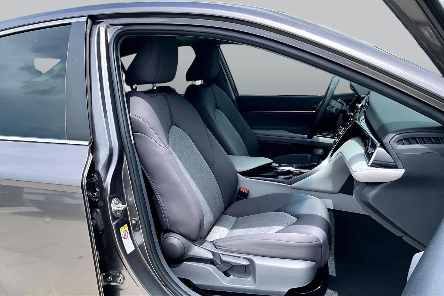 Used 2018 Predawn Gray Mica Toyota LE image 9