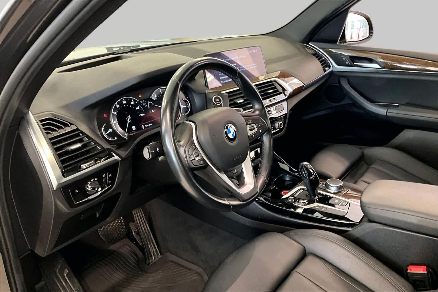 Used 2018 Dark Graphite Metallic BMW xDrive30i image 16