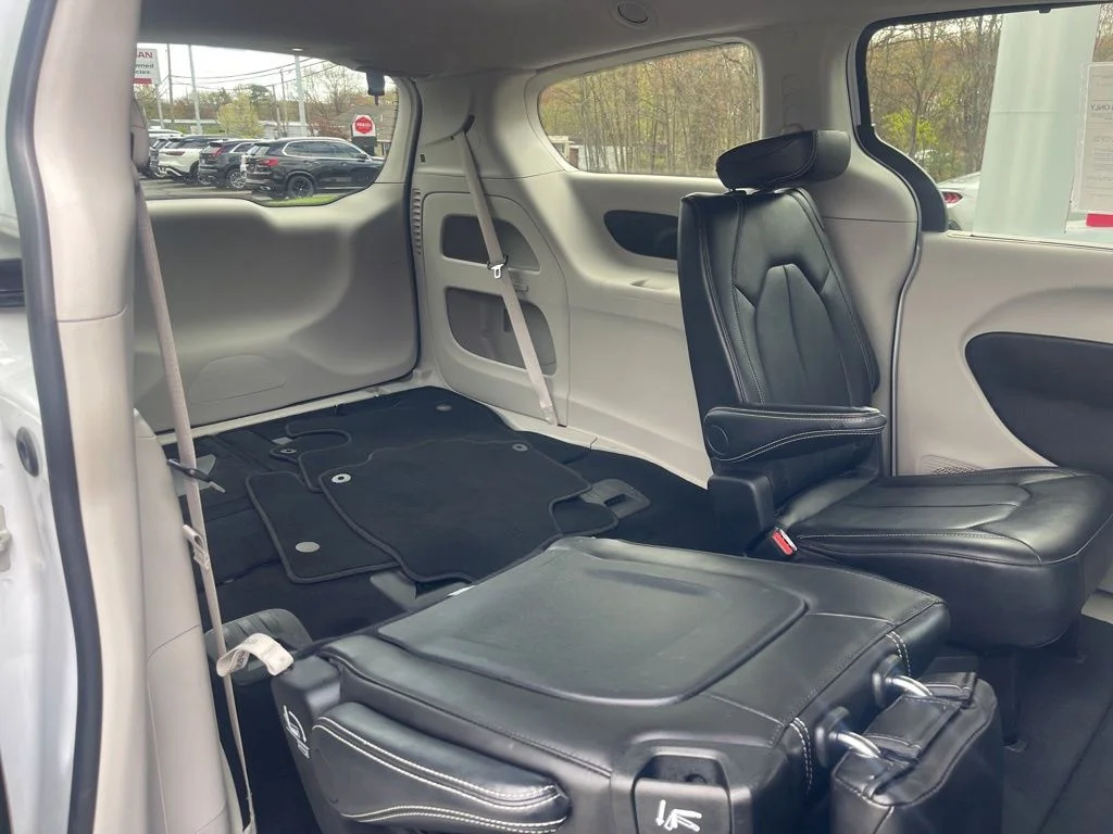 Used 2024 White Chrysler Touring L image 21