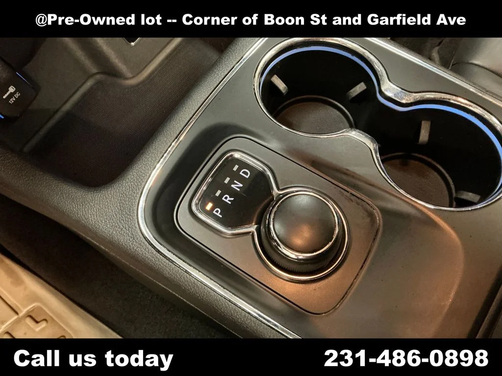 Used 2015 Silver Dodge Limited image 25