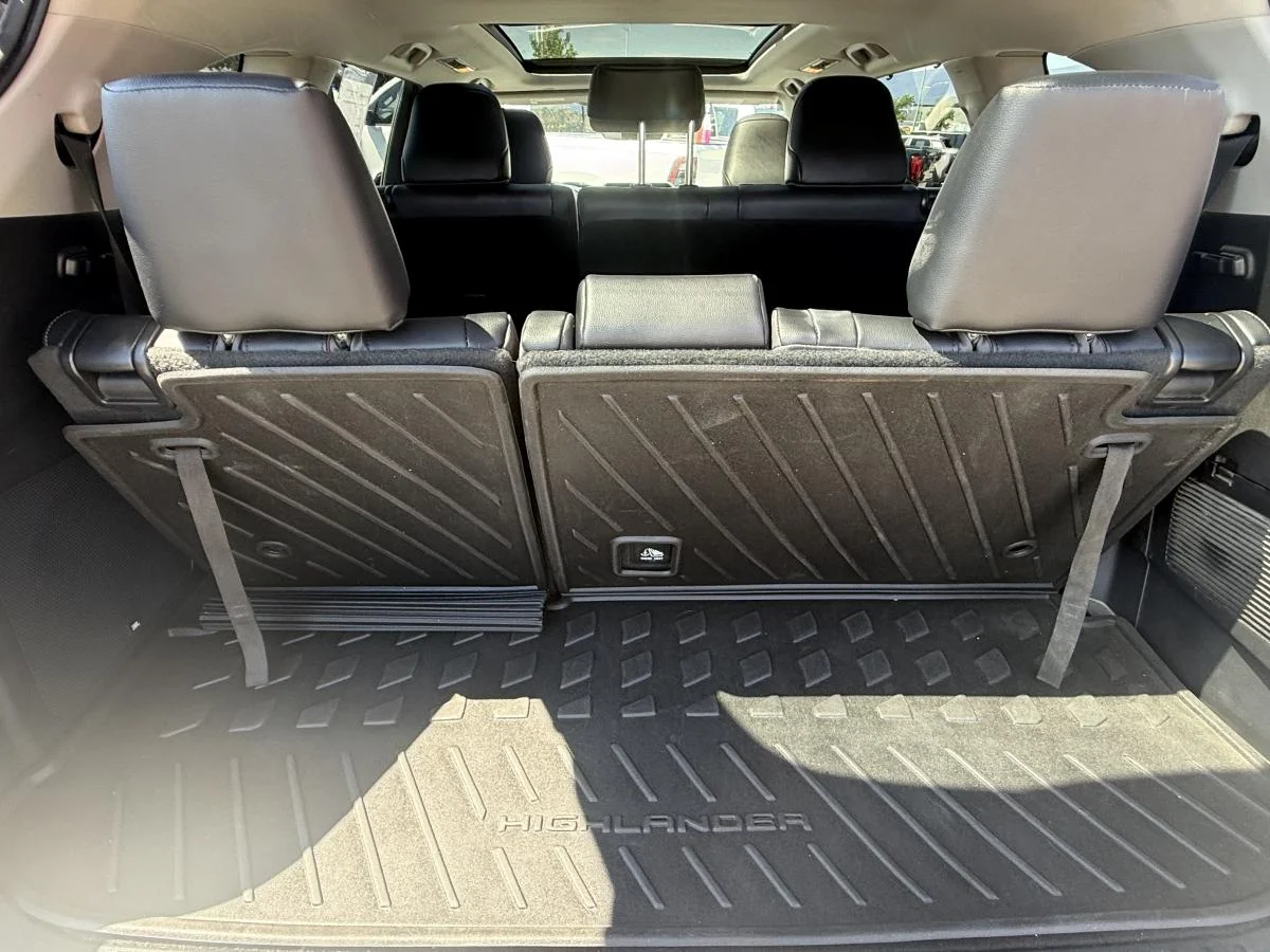 Used 2020 Black Toyota Limited Awd image 6