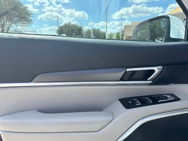 Used 2022 Glacial White Pearl Kia S image 10