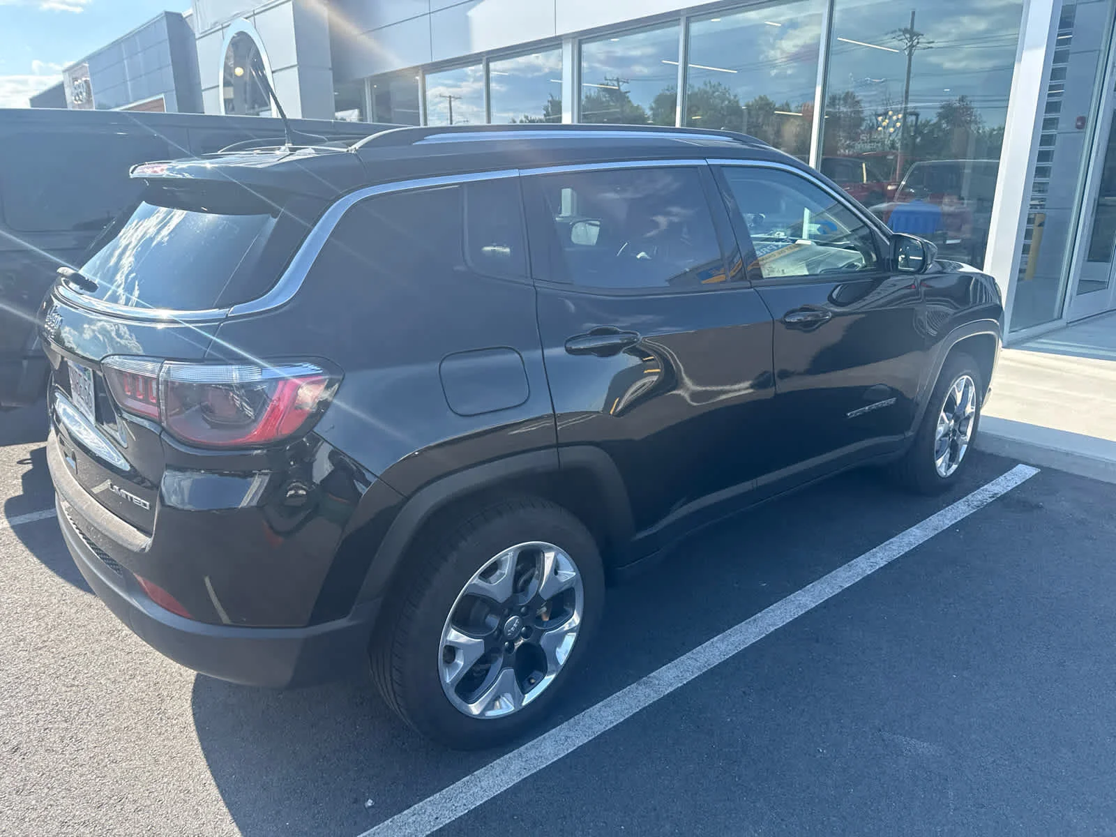 Used 2021 Diamond Black Crystal Pearlcoat Jeep Limited image 2