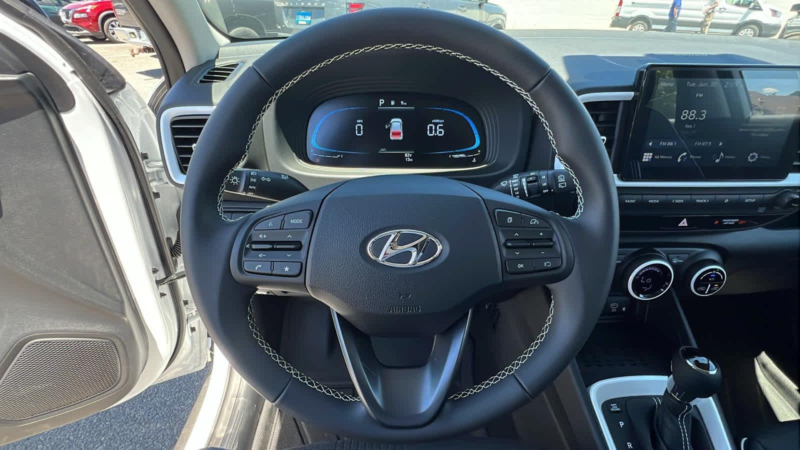 New 2026 Lunar White w/Black Roof Hyundai SEL w/Two-Tone Roof image 48