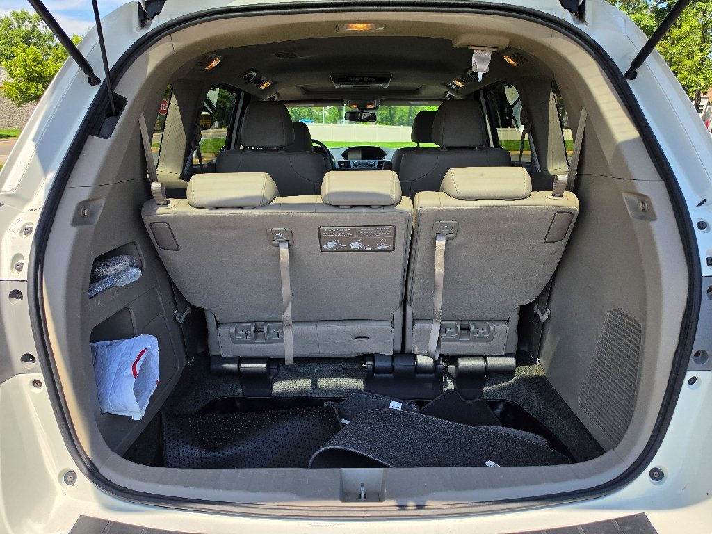 Used 2016 White Diamond Pearl Honda Touring Elite image 6