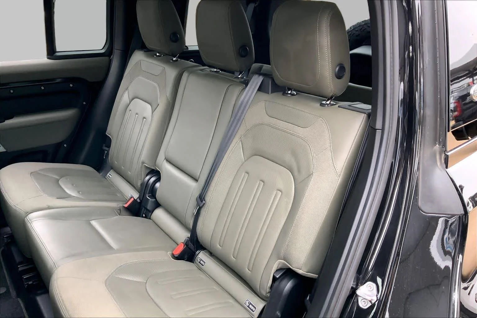 Used 2020 Santorini Black Metallic Land Rover SE image 19