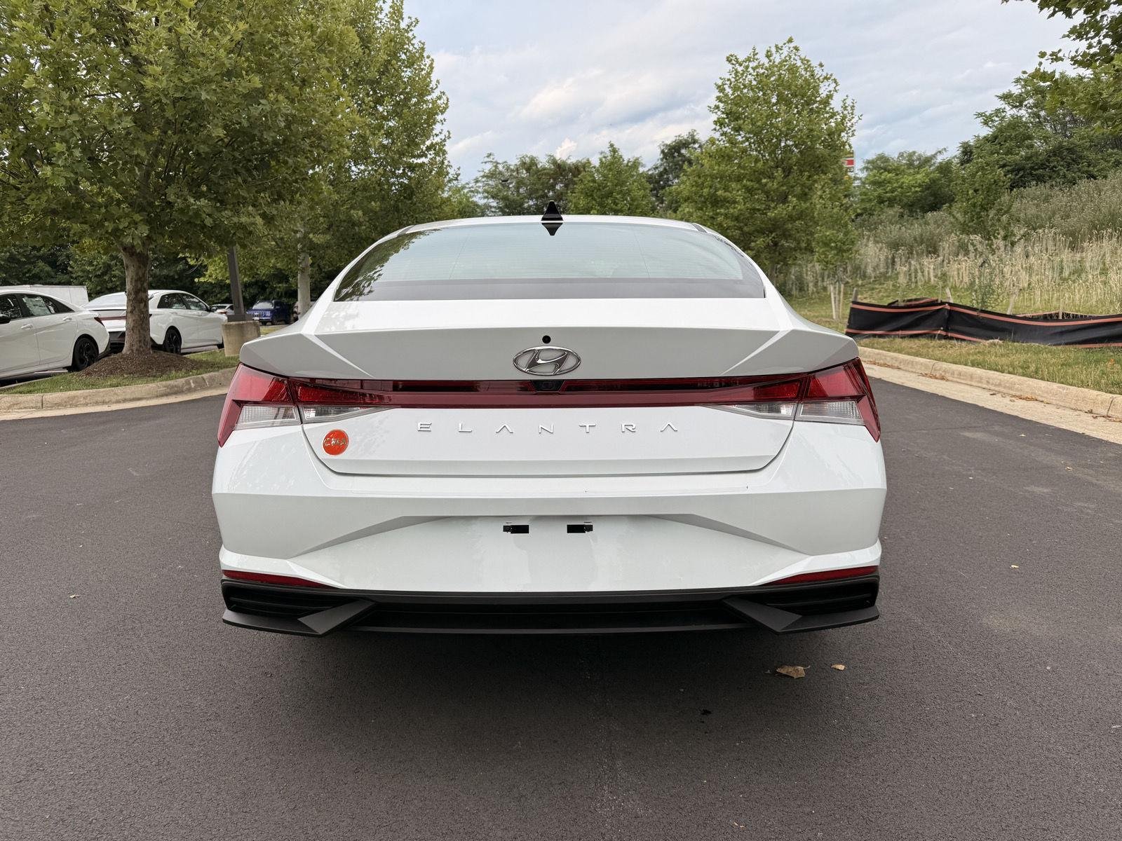 Used 2022 Quartz White Hyundai SEL image 6
