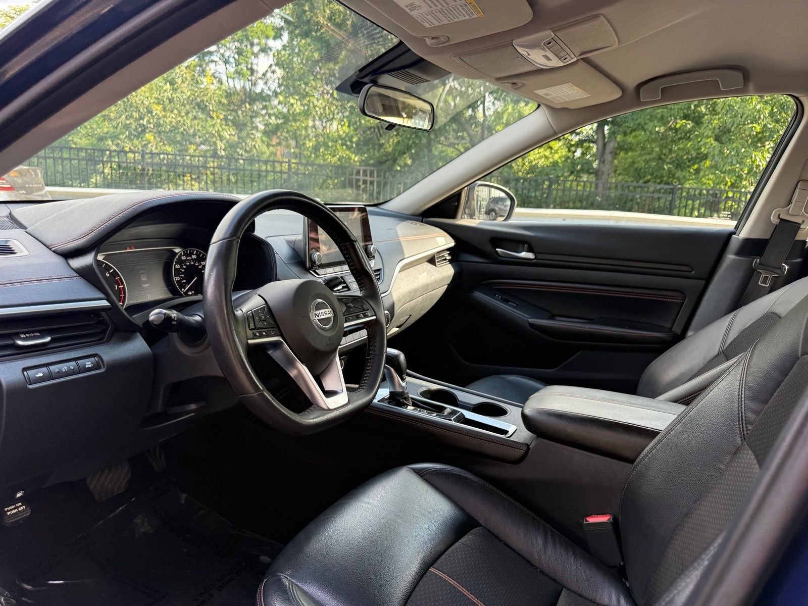 Used 2022 Blue Nissan 2.5 SR image 8