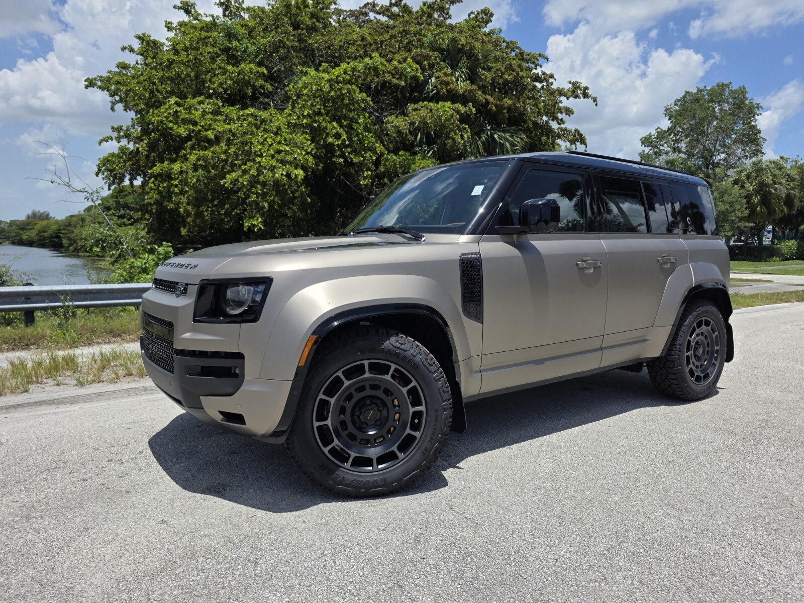 New 2026 Land Rover Defender 110 P635 OCTA 4 Door SUV in West Palm