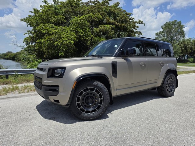 2026 Land Rover Defender 110 P635 OCTA