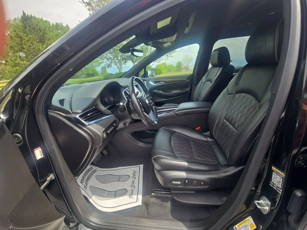 Used 2024  Buick Avenir image 25