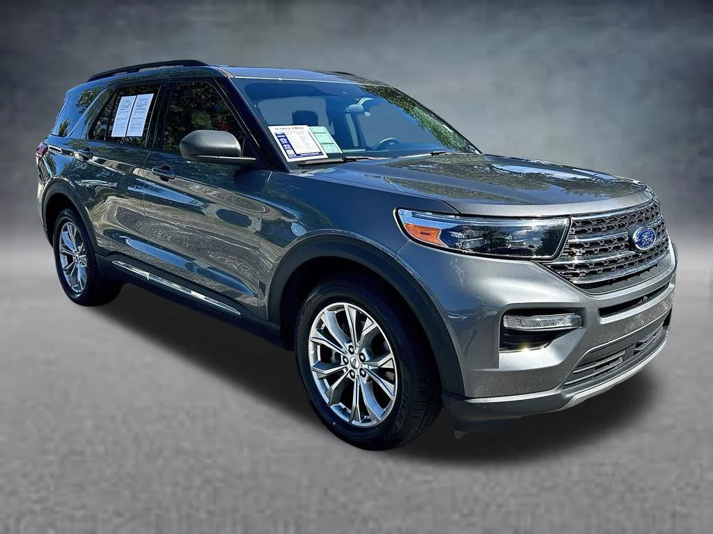 Certified Used 2024 Gray Metallic Ford XLT image 3