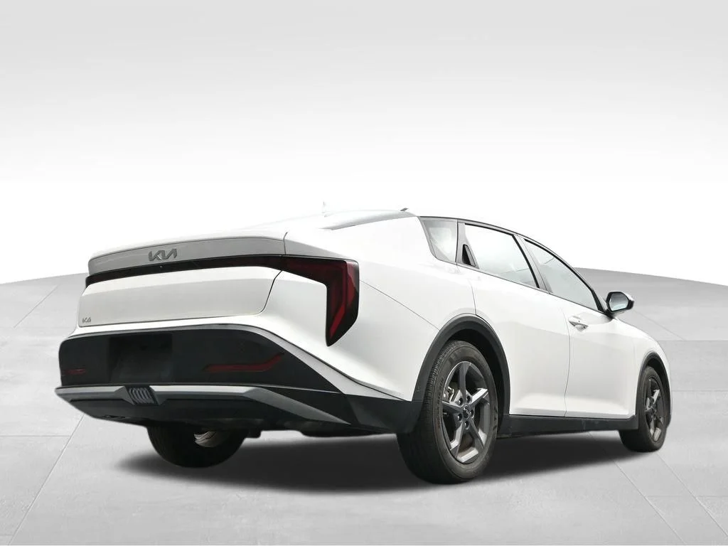 2025 Kia K4 LXS - Photo 40