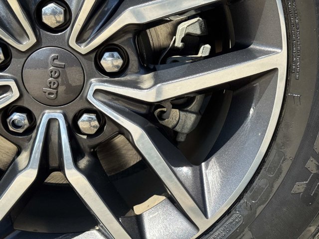 Used 2019 Gray Jeep Limited image 27