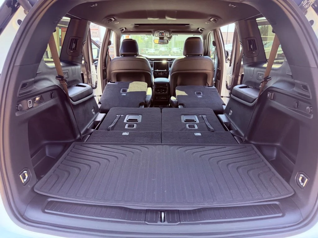 Used 2024 White Jeep Altitude X image 33