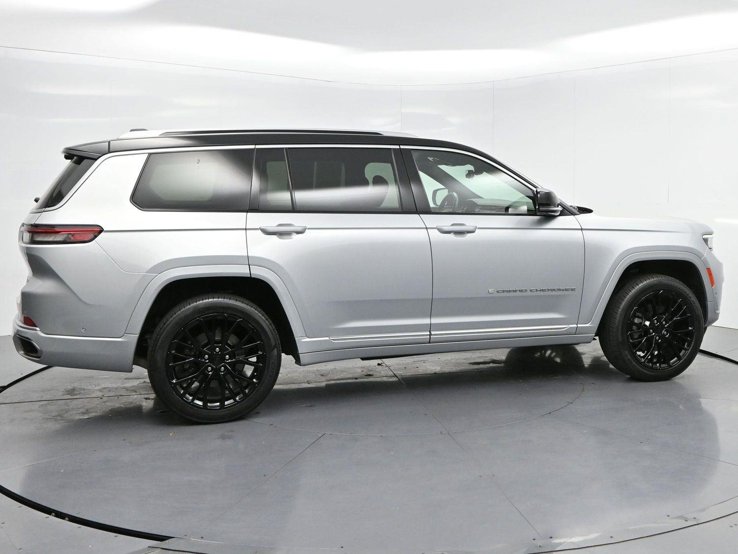 Used 2023 Silver Zynith Jeep Summit Reserve image 8