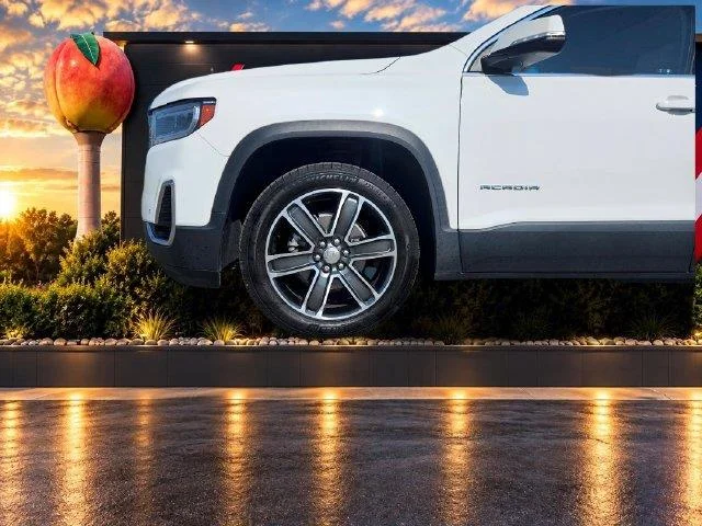 Used 2023 Summit White GMC SLT image 28
