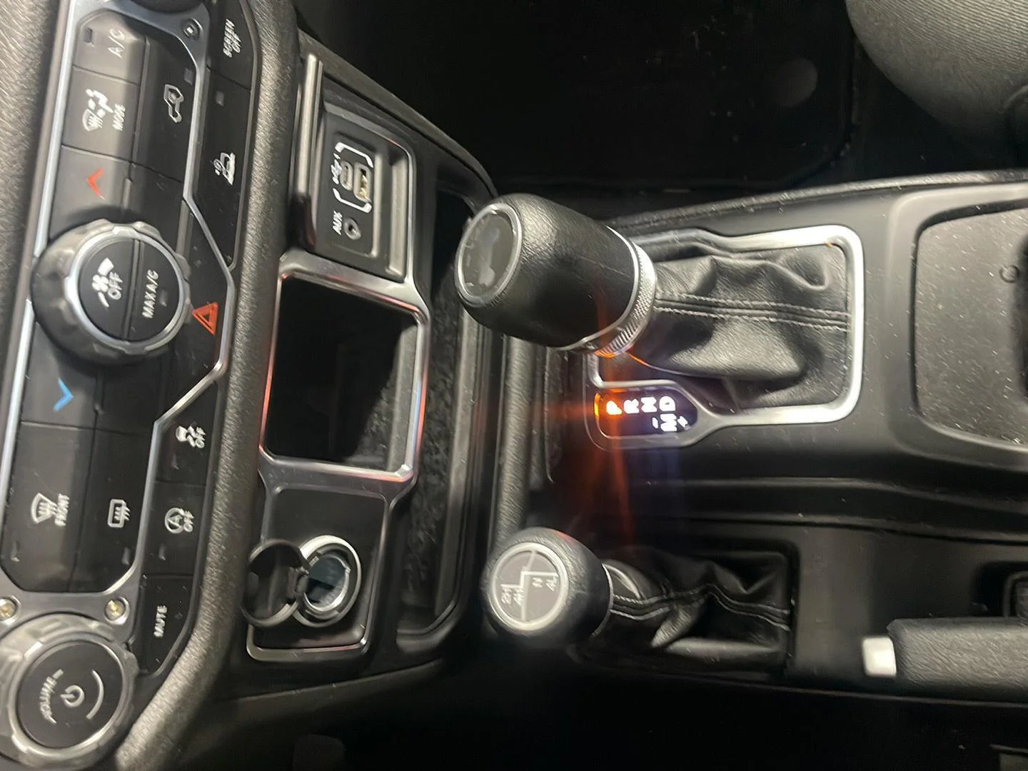 Used 2024 High Velocity Clearcoat Jeep Sport image 19
