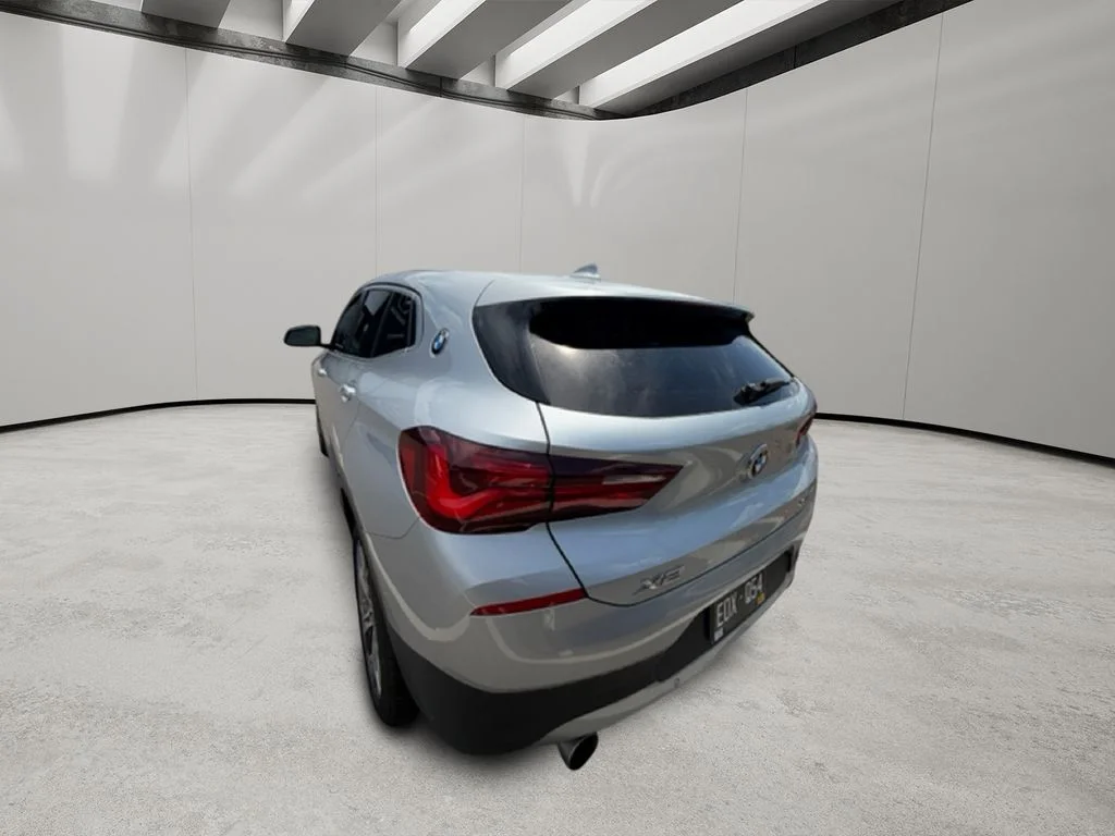 Used 2022 Glacier Silver Metallic BMW xDrive28i image 2