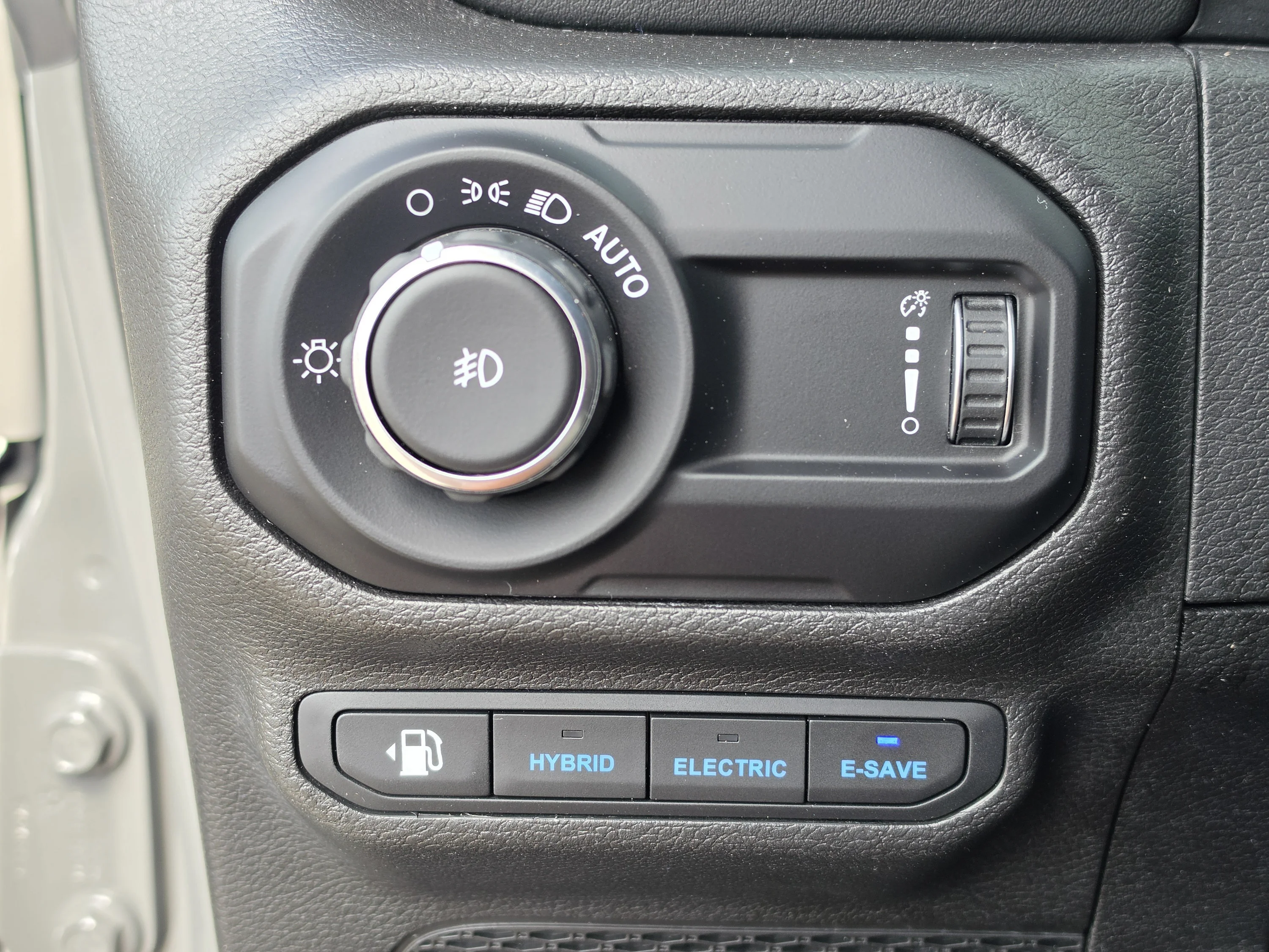 Used 2023 Sting-Gray Clearcoat Jeep Sahara image 34