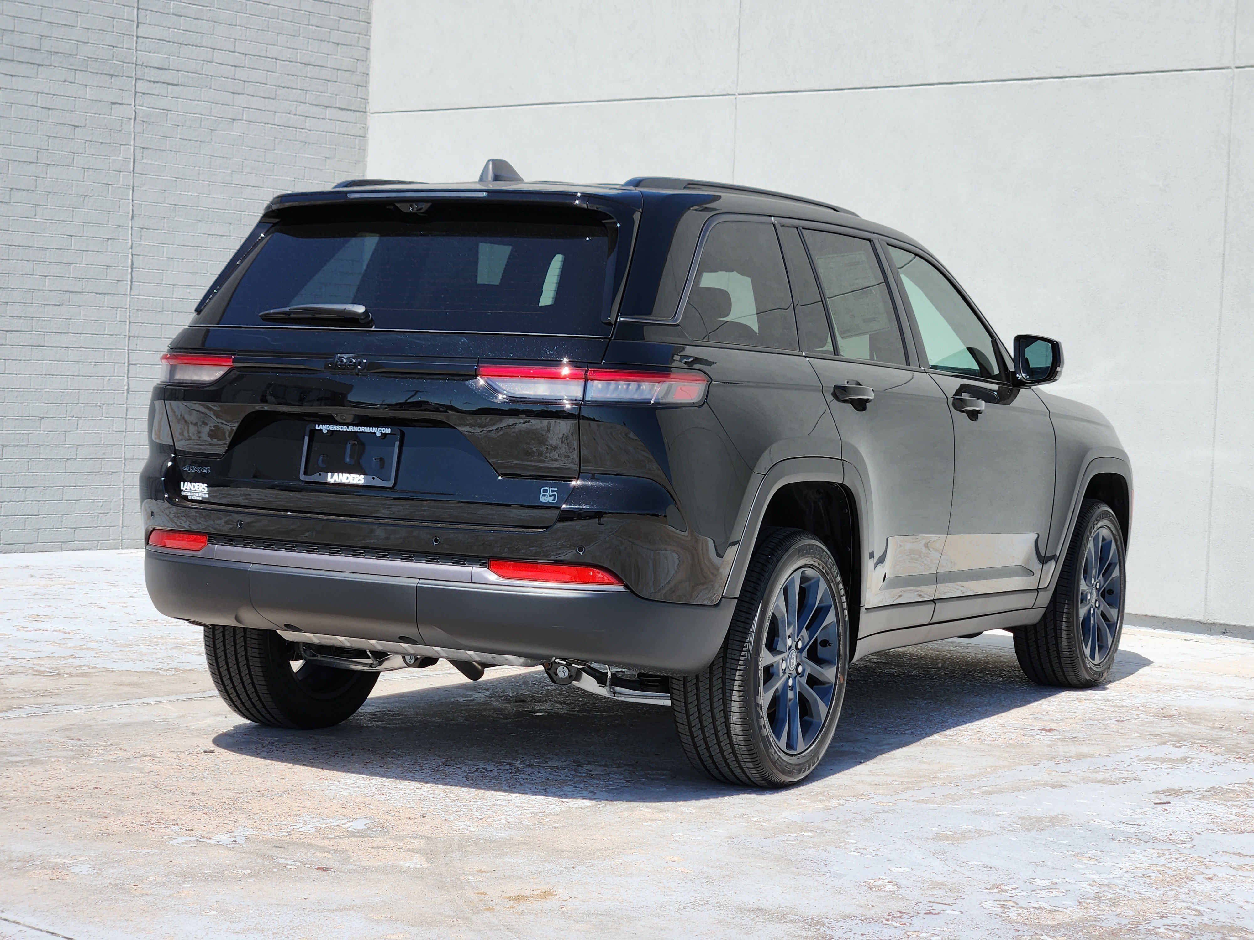 New 2026 Diamond Black Crystal Pearl-Coat Exterior Paint Jeep 85th Anniversary Edition image 4
