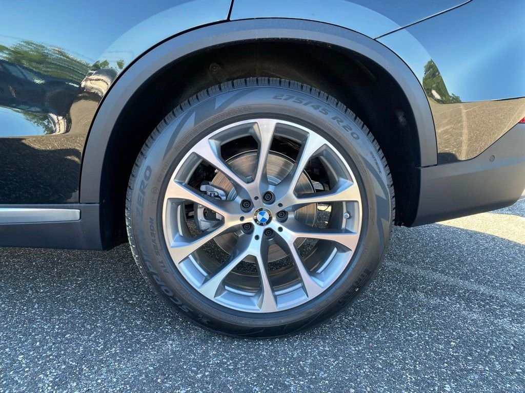 New 2026 Black Sapphire Metallic BMW xDrive40i image 5