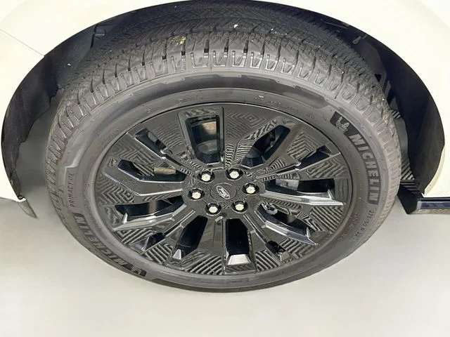 Used 2025 White Metallic Ford Platinum image 34