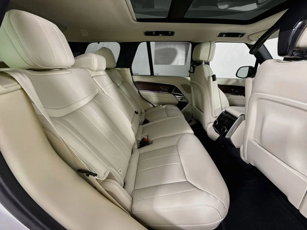New 2026 Fuji White Land Rover SE image 29