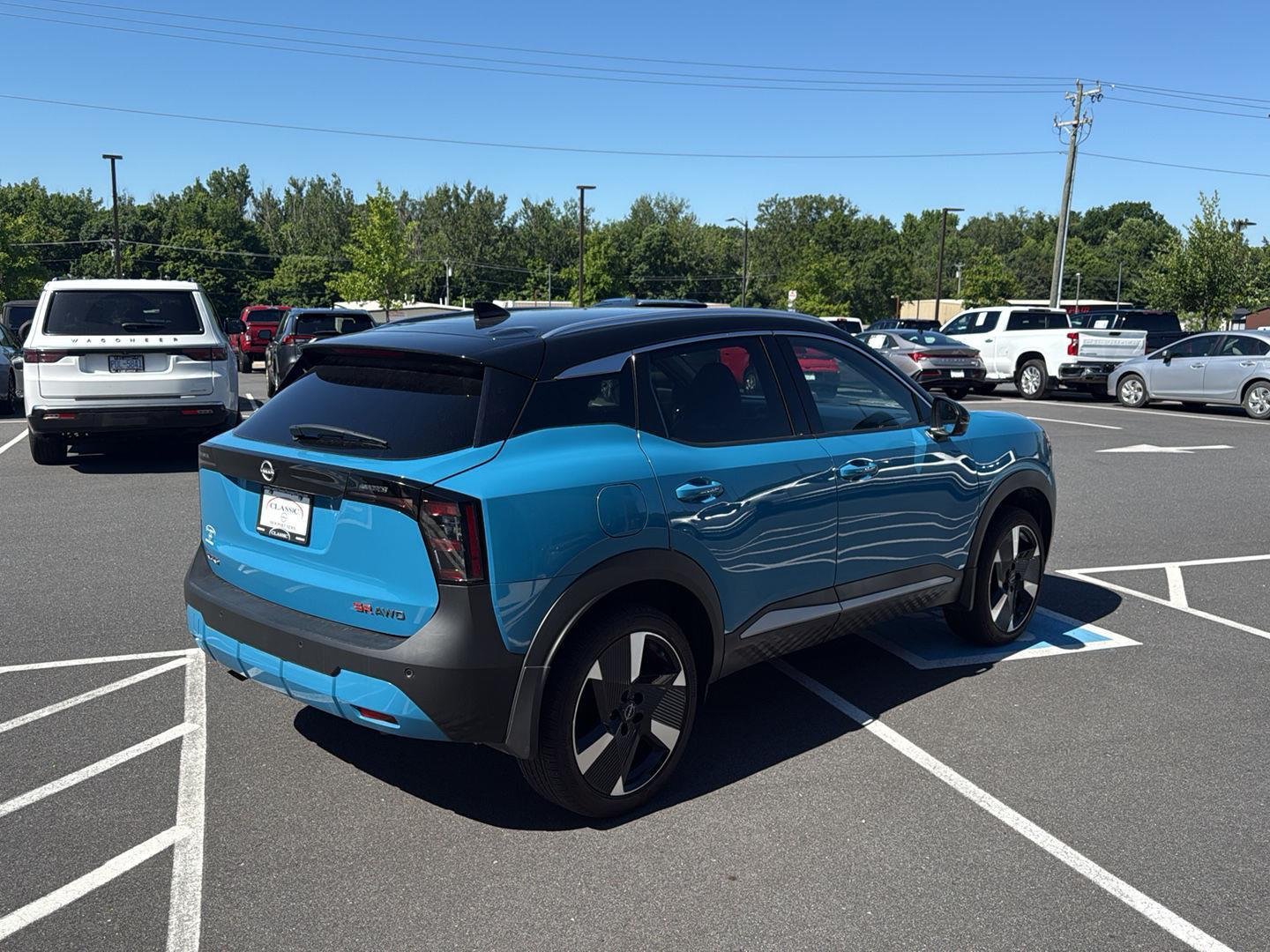 Used 2025 Arctic Ice Blue Metallic/Super Black Nissan SR image 5