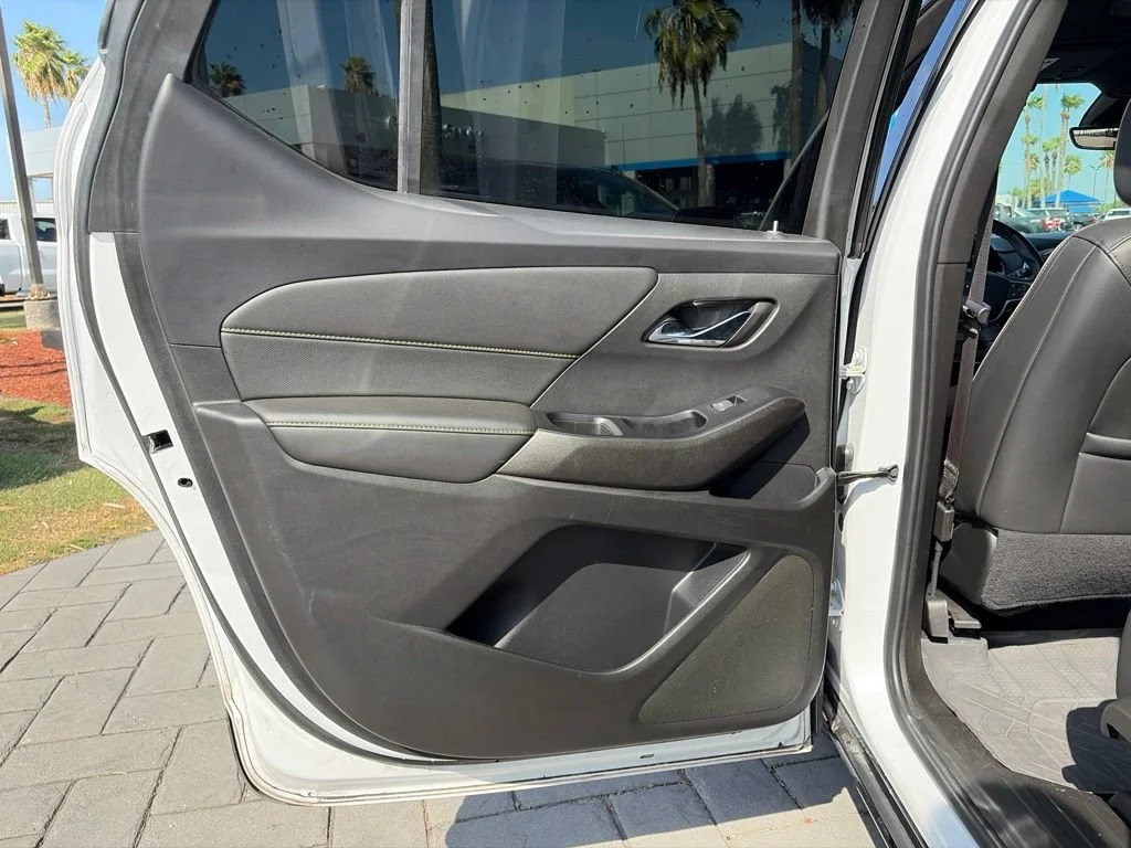 Used 2023 Iridescent Pearl Tricoat Chevrolet Premier image 20
