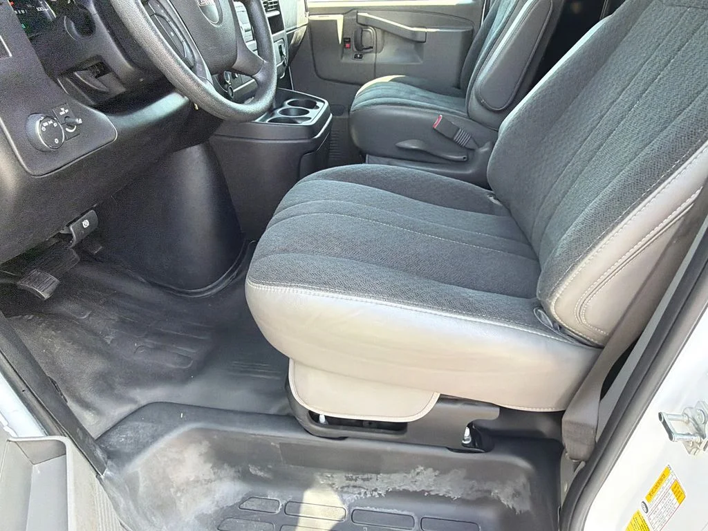 Used 2024 White GMC Work Van image 9