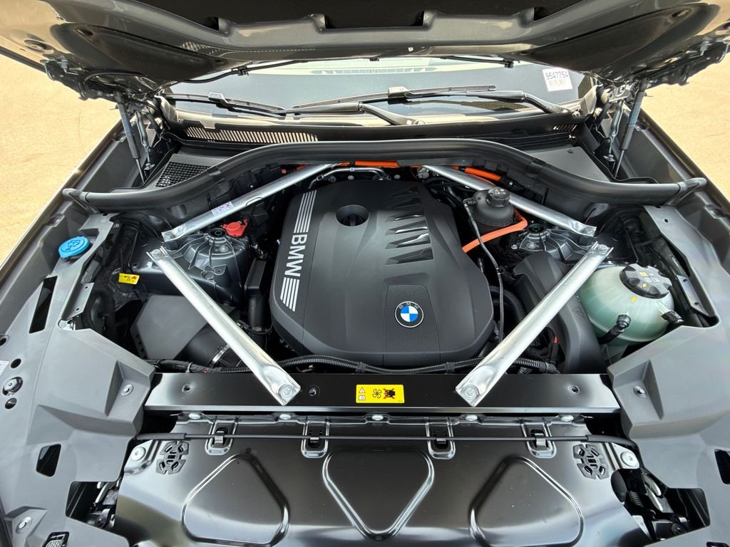New 2026 Skyscraper Grey Metallic BMW xDrive50e image 12