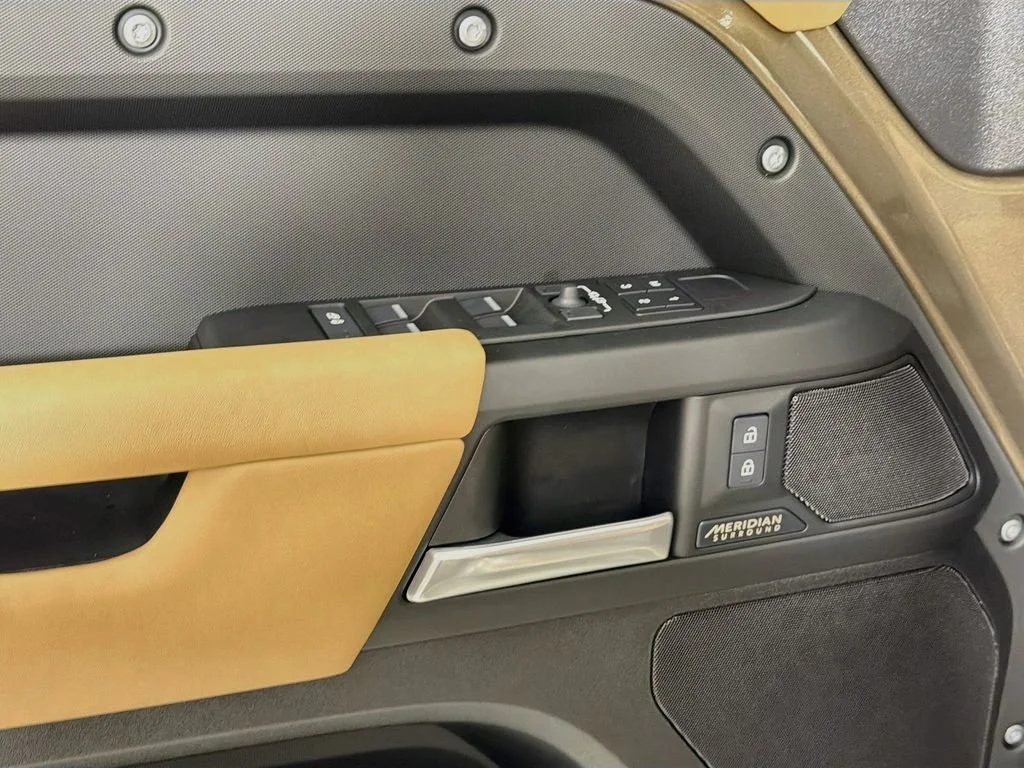 2026 Land Rover Defender X-Dynamic SE - Photo 18