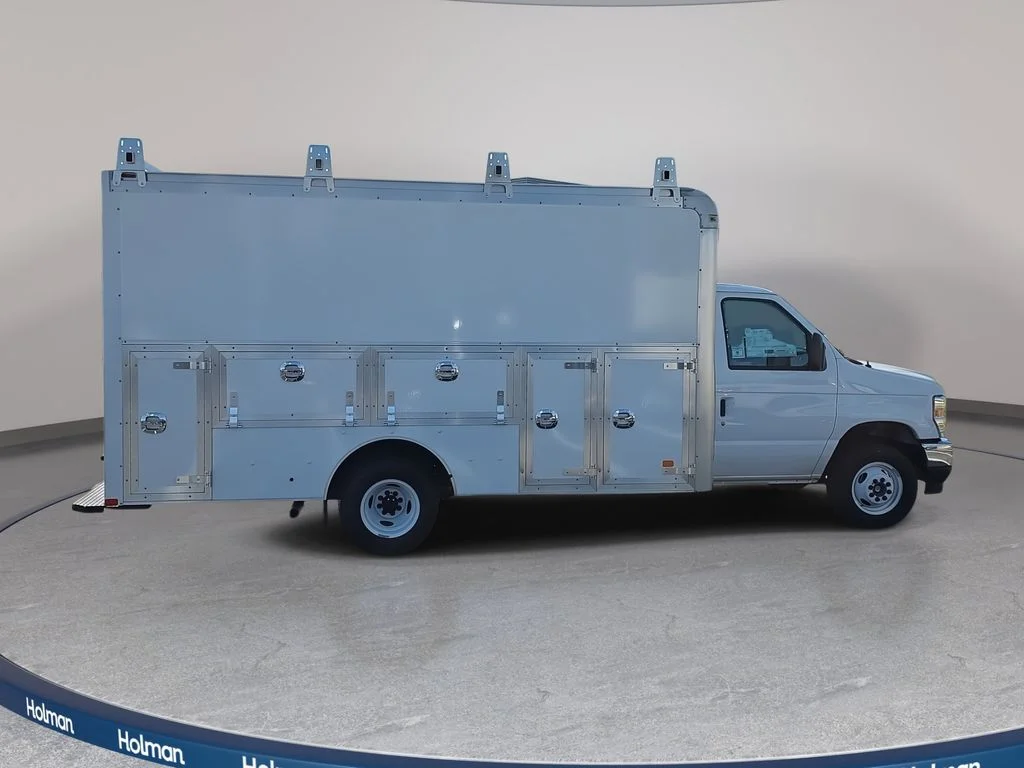 New 2026 Oxford White Ford Base image 4