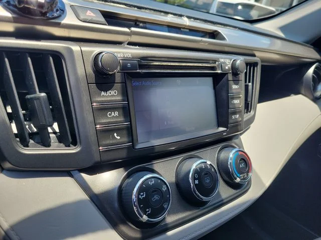 Used 2014 Gray Toyota LE image 29