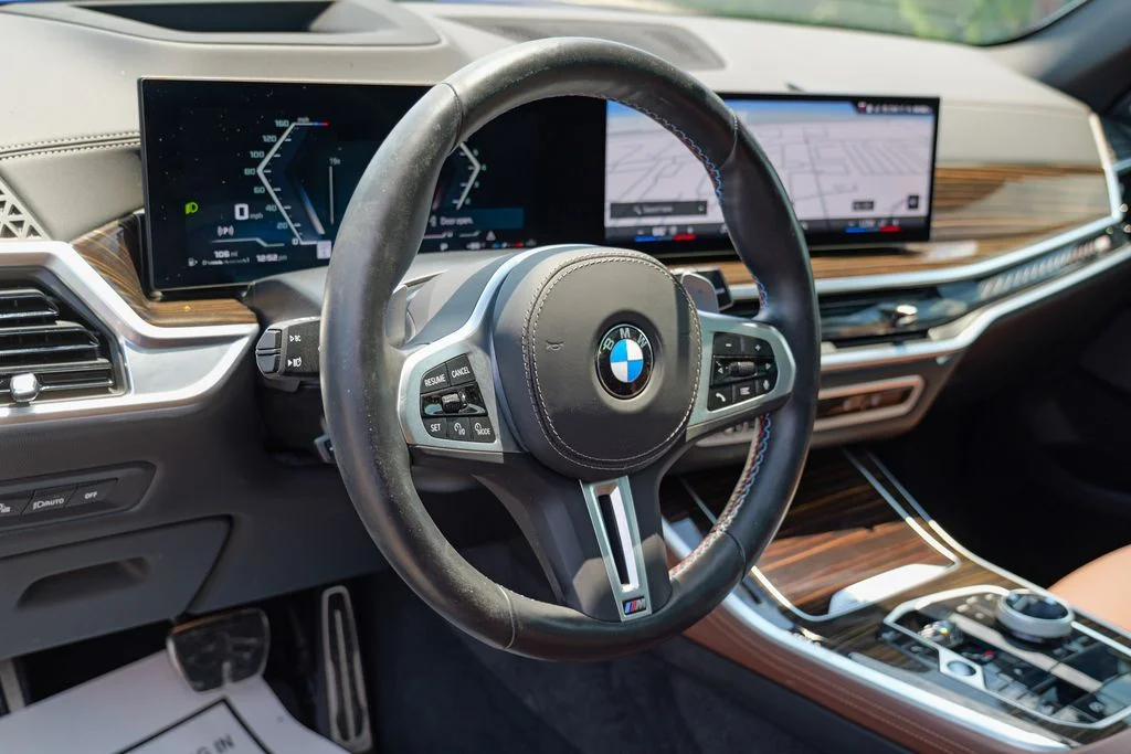 Used 2025 Marina Bay Blue Metallic BMW M60i image 22