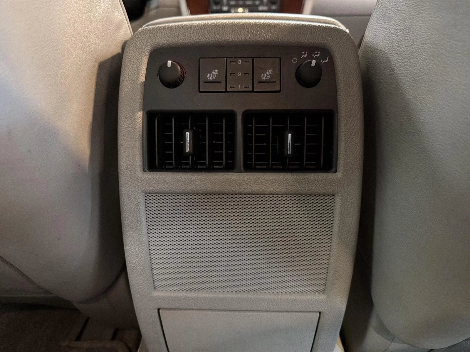 Used 2005 White Diamond Cadillac 4DR SDN V8 image 38